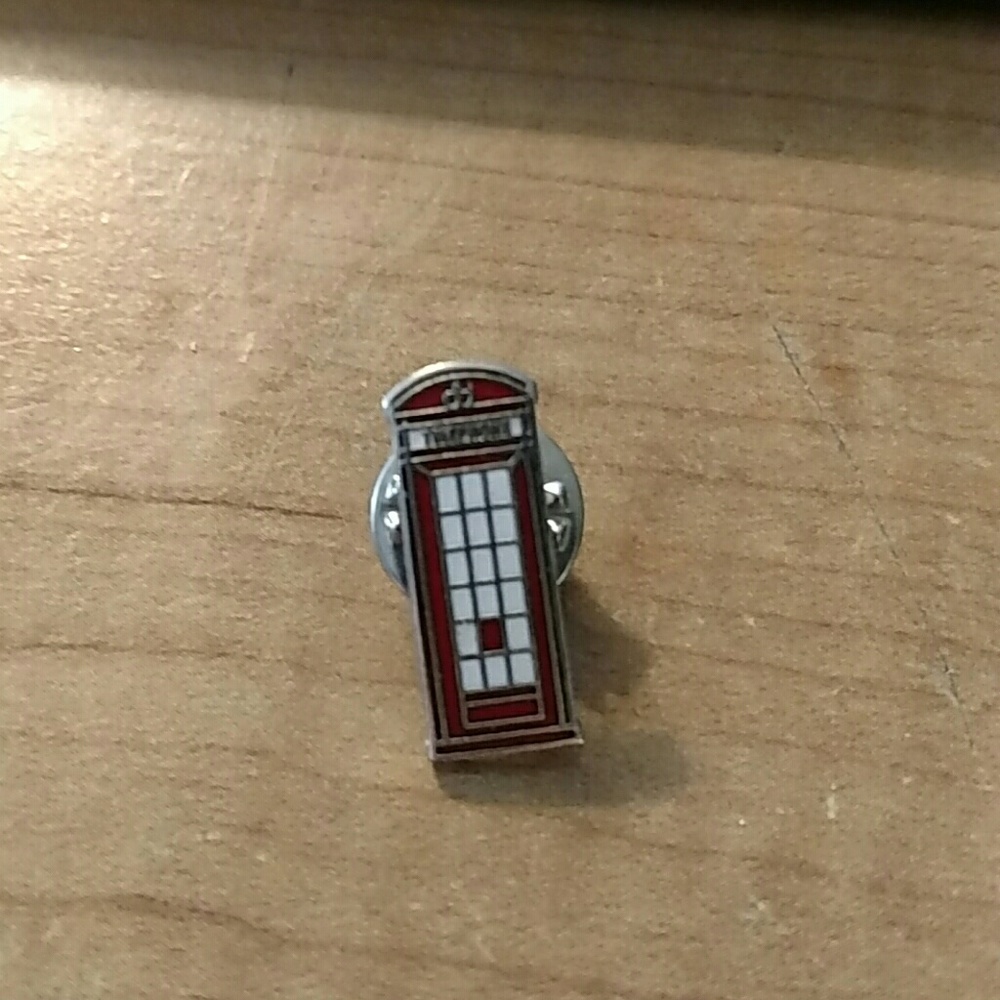 London Phone Booth pin